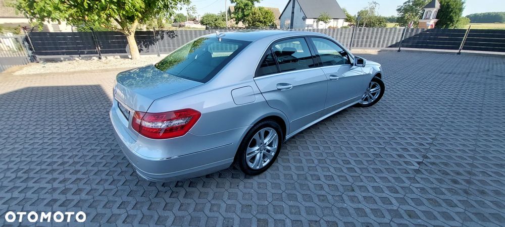 Mercedes-Benz Klasa E 200 CGI BlueEFFICIENCY 7G-TRONIC Avantgarde - 24