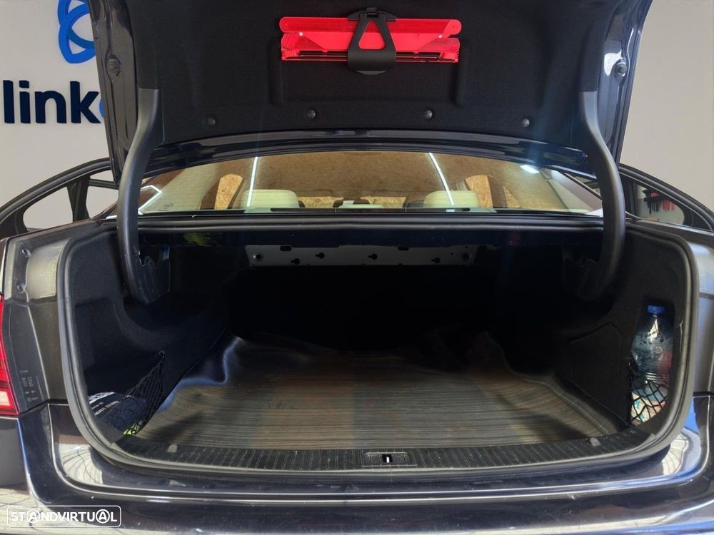 Mercedes-Benz E 250 CDi Avantgarde BlueEfficiency Auto. - 22
