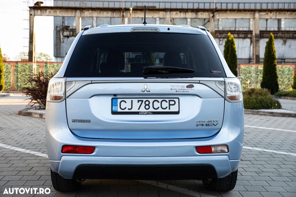 Mitsubishi Outlander - 6