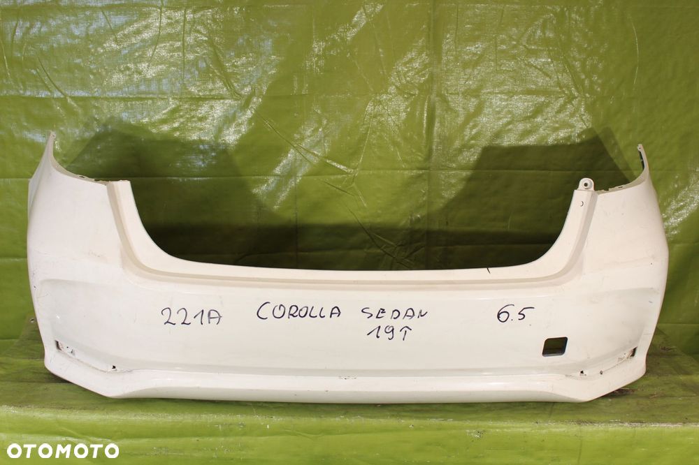 Zderzak tył Toyota Corolla XII Sedan po 2018r. - 1