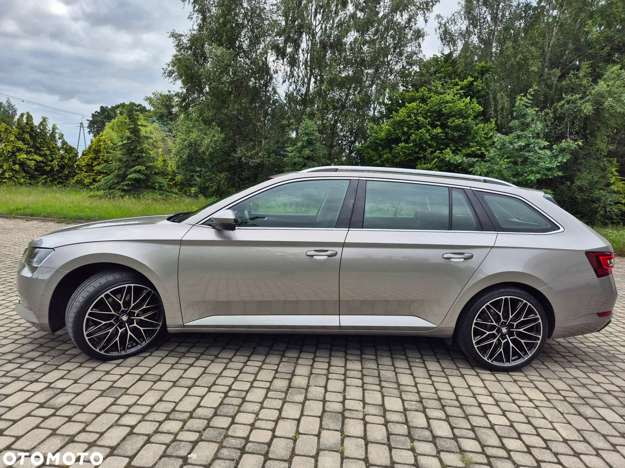 Skoda Superb 2.0 TDI Premium Edition - 12