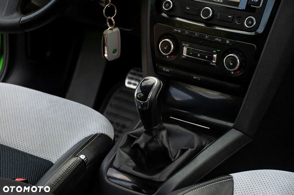 Skoda Octavia 2.0 TSI RS - 22