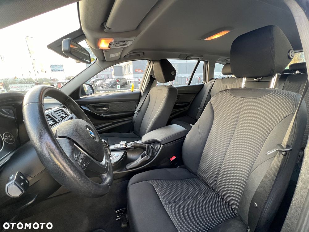 BMW Seria 3 320d Edition Luxury Line Purity - 8