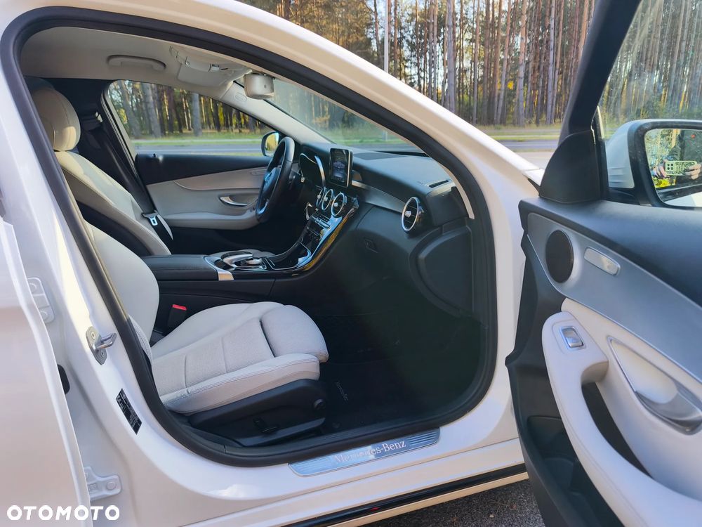 Mercedes-Benz Klasa C 300 9G-TRONIC Avantgarde - 19