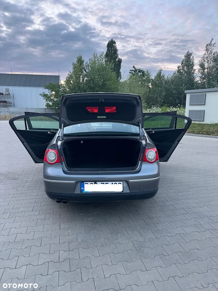 Volkswagen Passat - 18