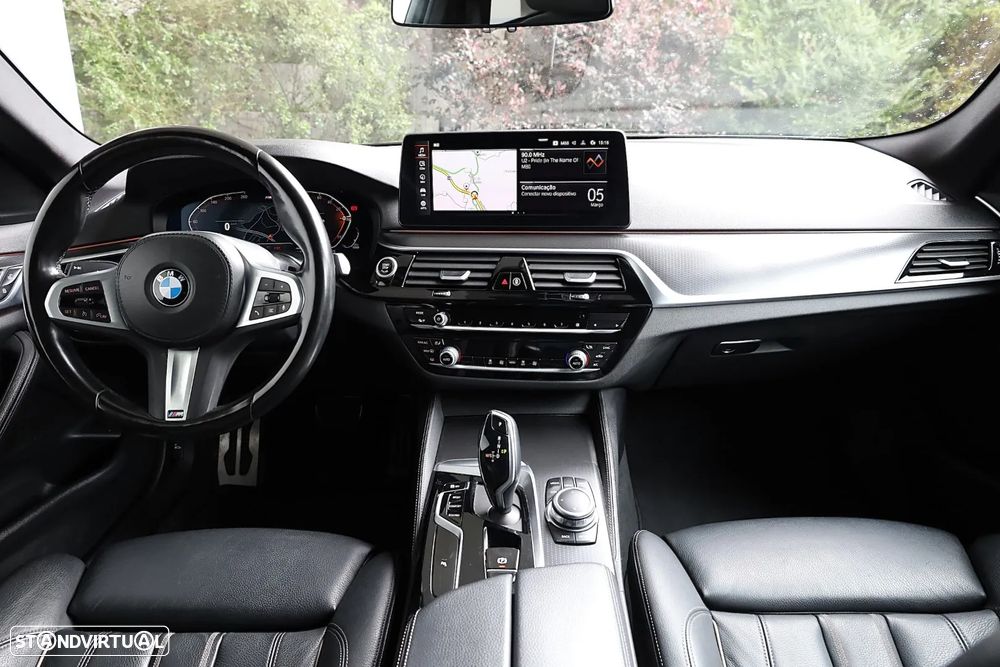 BMW 520 d Pack Desportivo M Auto - 13