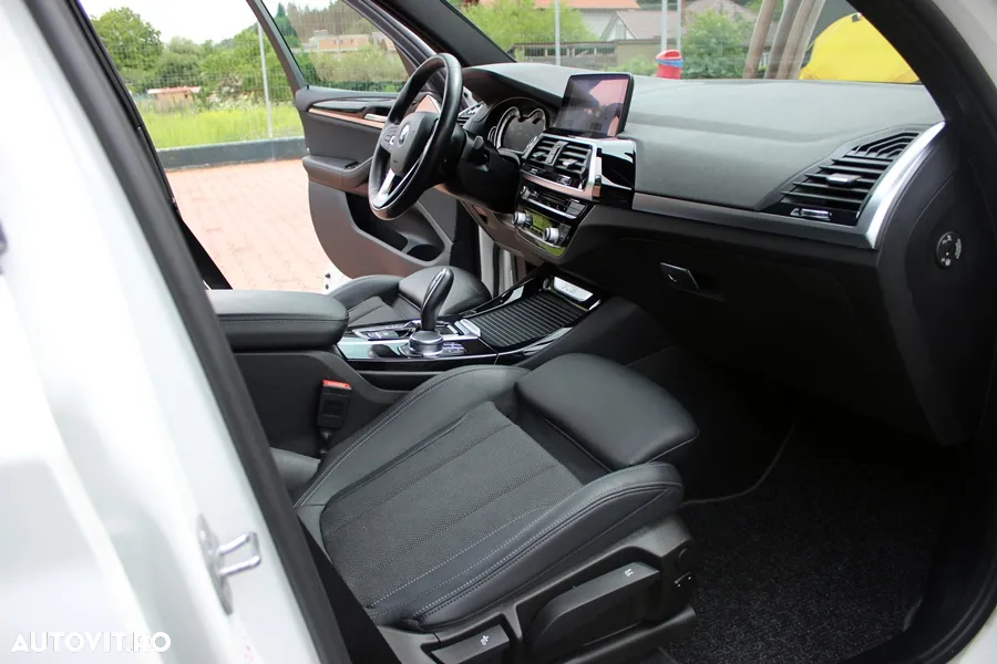 BMW X3 xDrive20d AT Luxury Line - 12