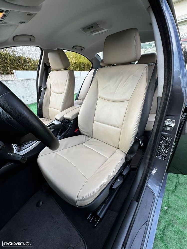 BMW 320 dA Exclusive - 13