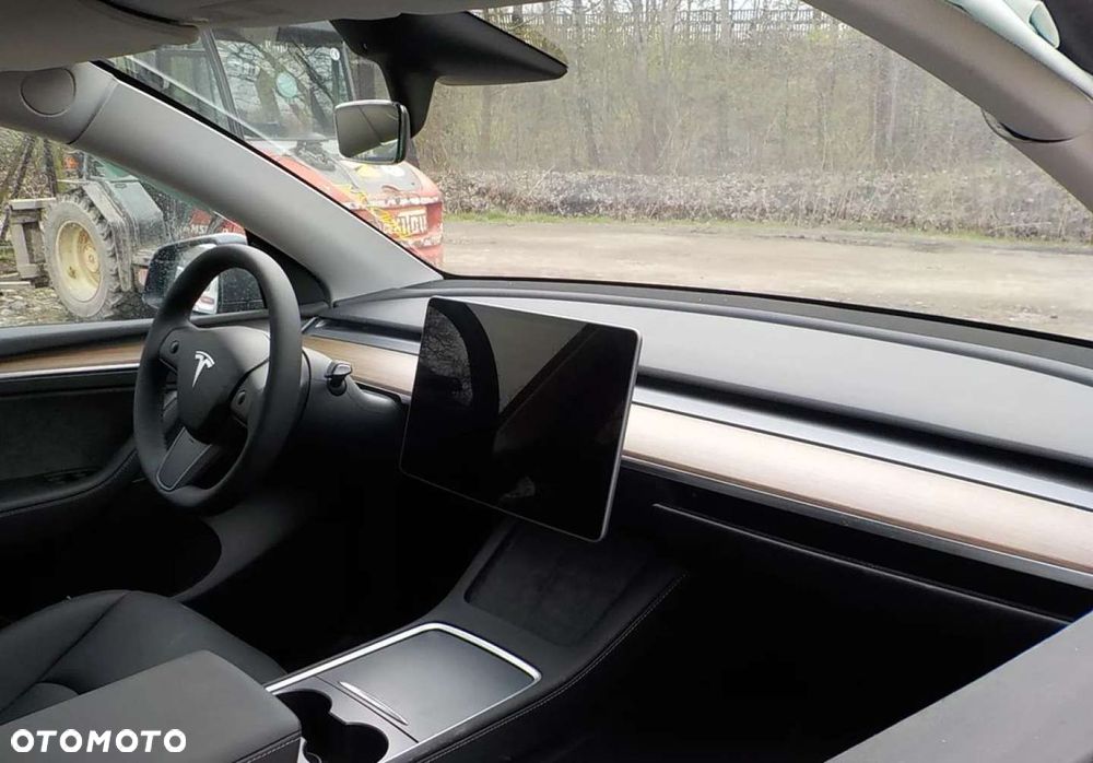 Tesla Model Y RWD - 15