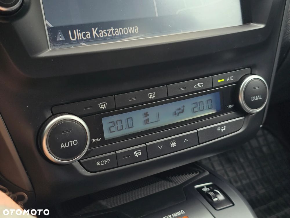 Toyota Avensis 2.0 D-4D Premium - 32