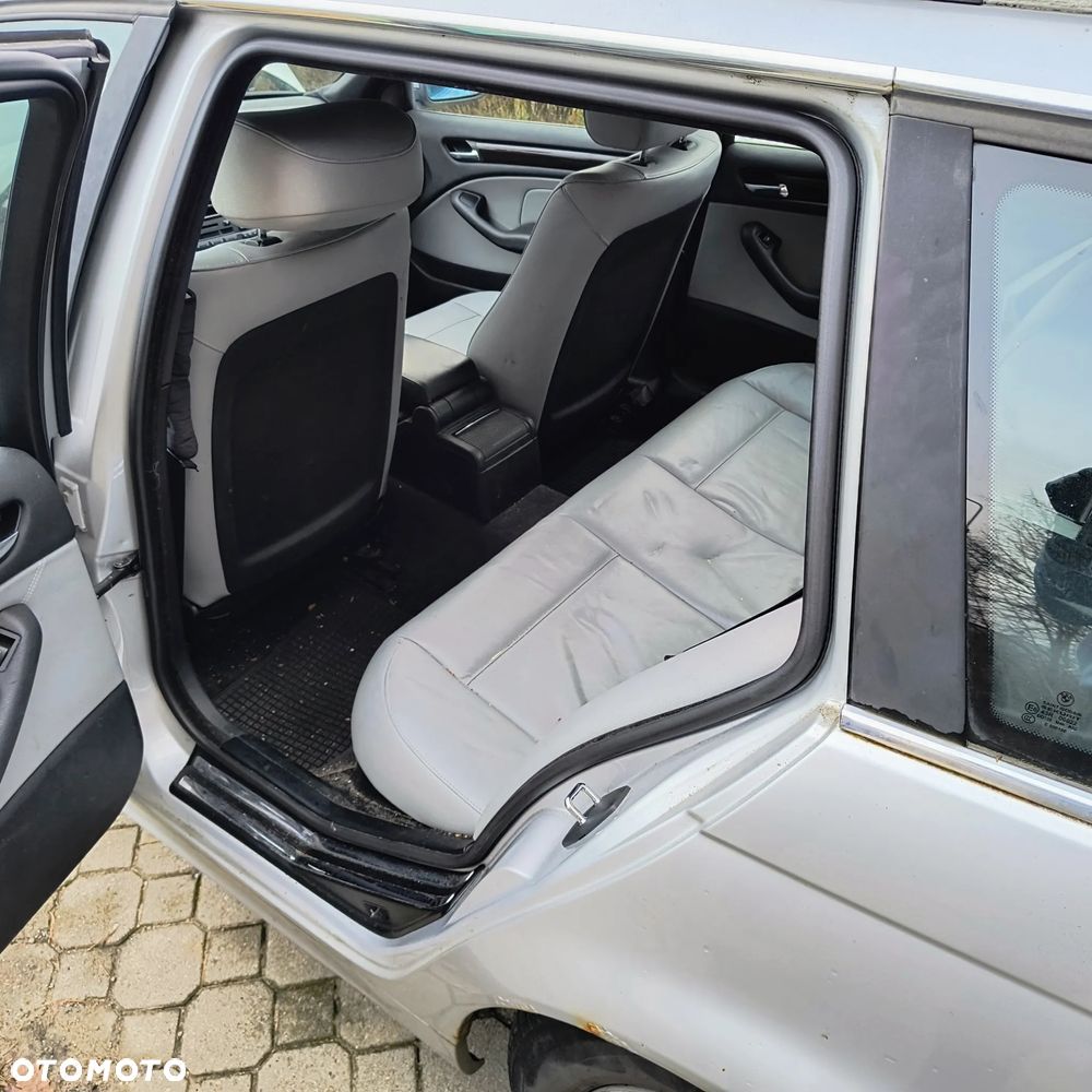 BMW Seria 3 318i - 14