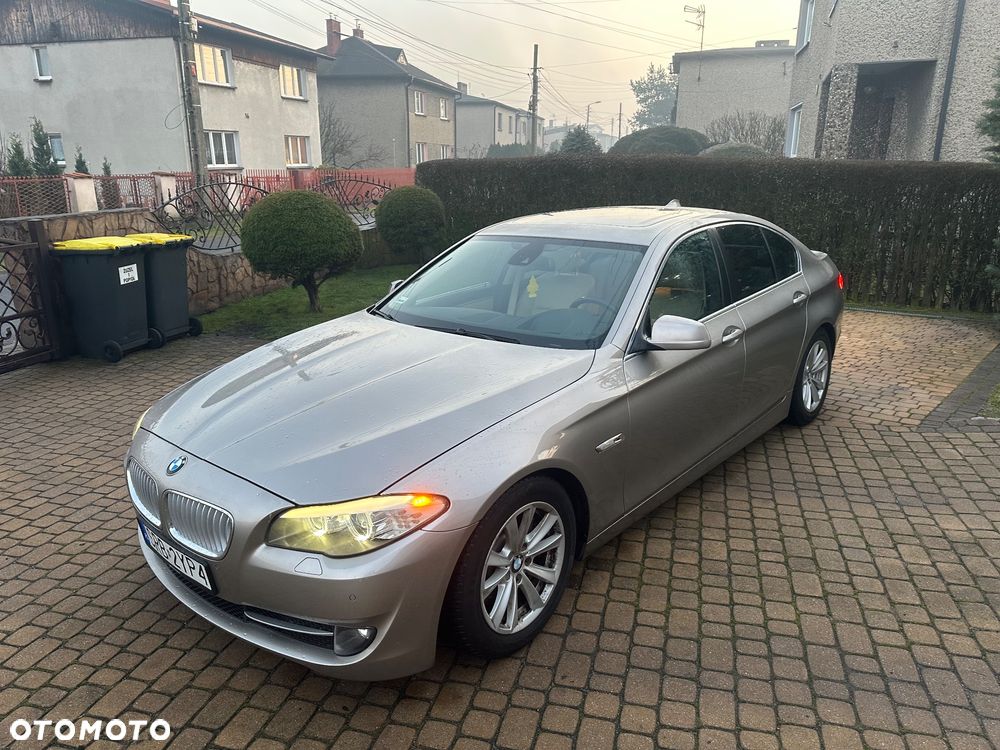 BMW Seria 5 528i Sport-Aut - 2