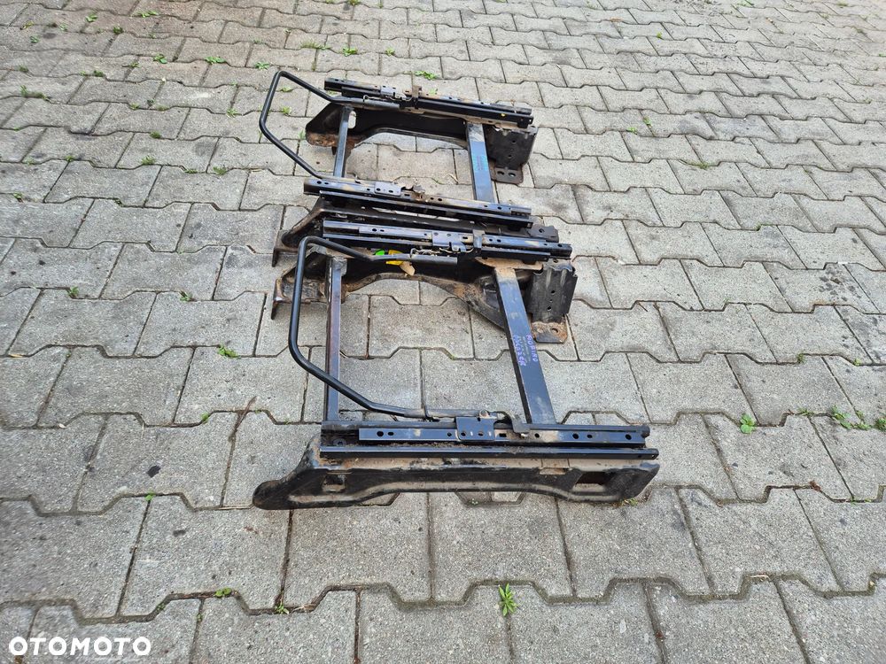 PODSTAWA PROWADNICA FOTELA LEWA PRAWA FIORINO IV NEMO BIPPER  08r.+ - 3