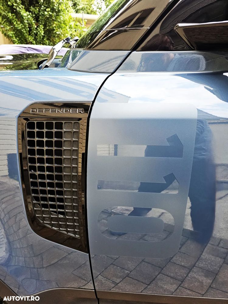 Land Rover Defender - 4