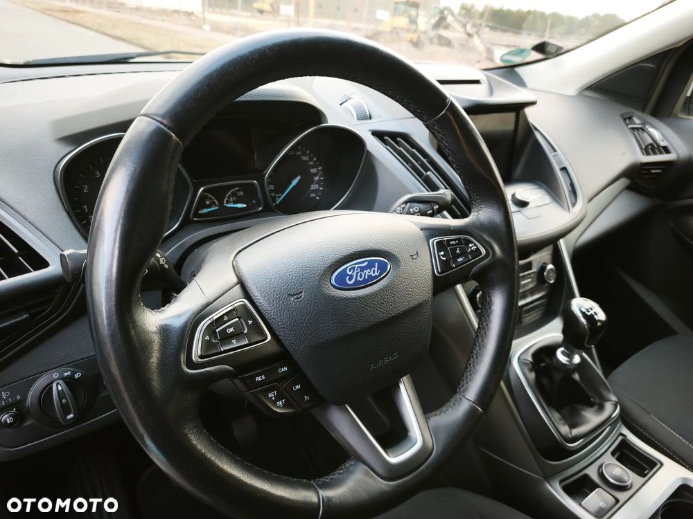 Ford Kuga 1.5 EcoBoost 2x4 Titanium - 25