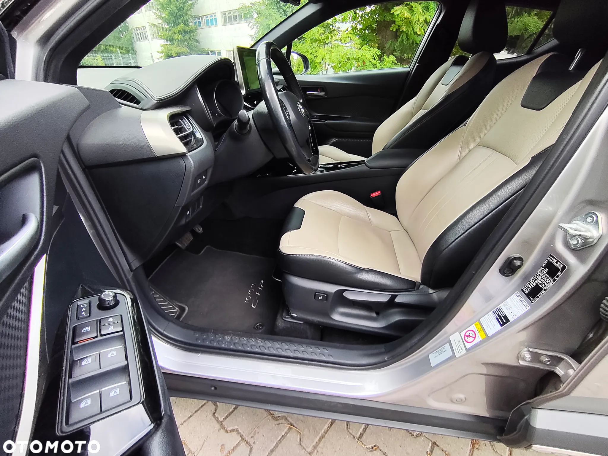 Toyota C-HR 1.8 Hybrid GPF Executive - 27