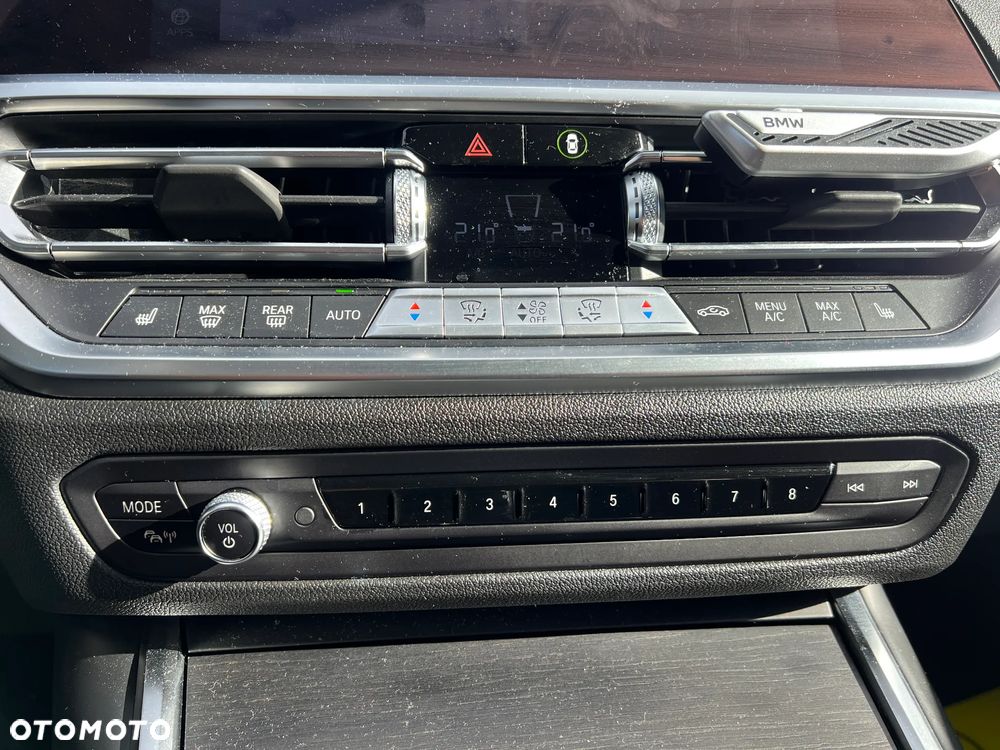 BMW Seria 3 330e Sport Line - 14