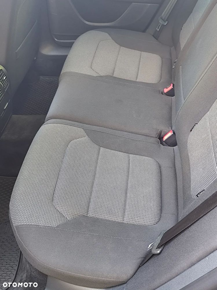 Volkswagen Passat - 25