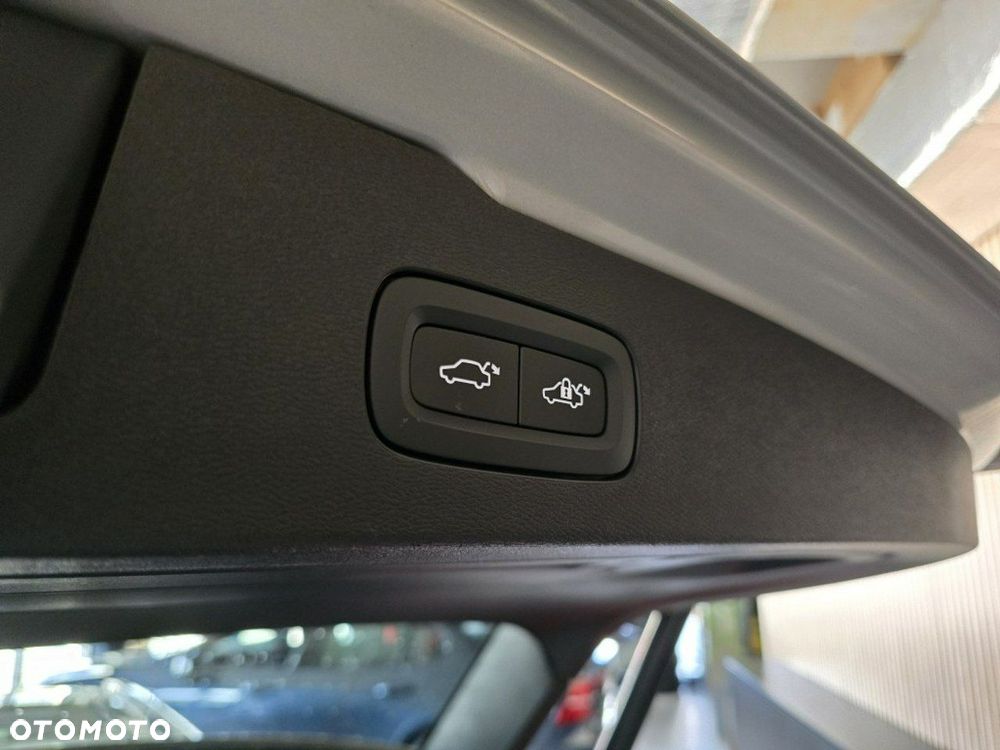 Volvo V60 B4 B DKG Plus Dark - 13