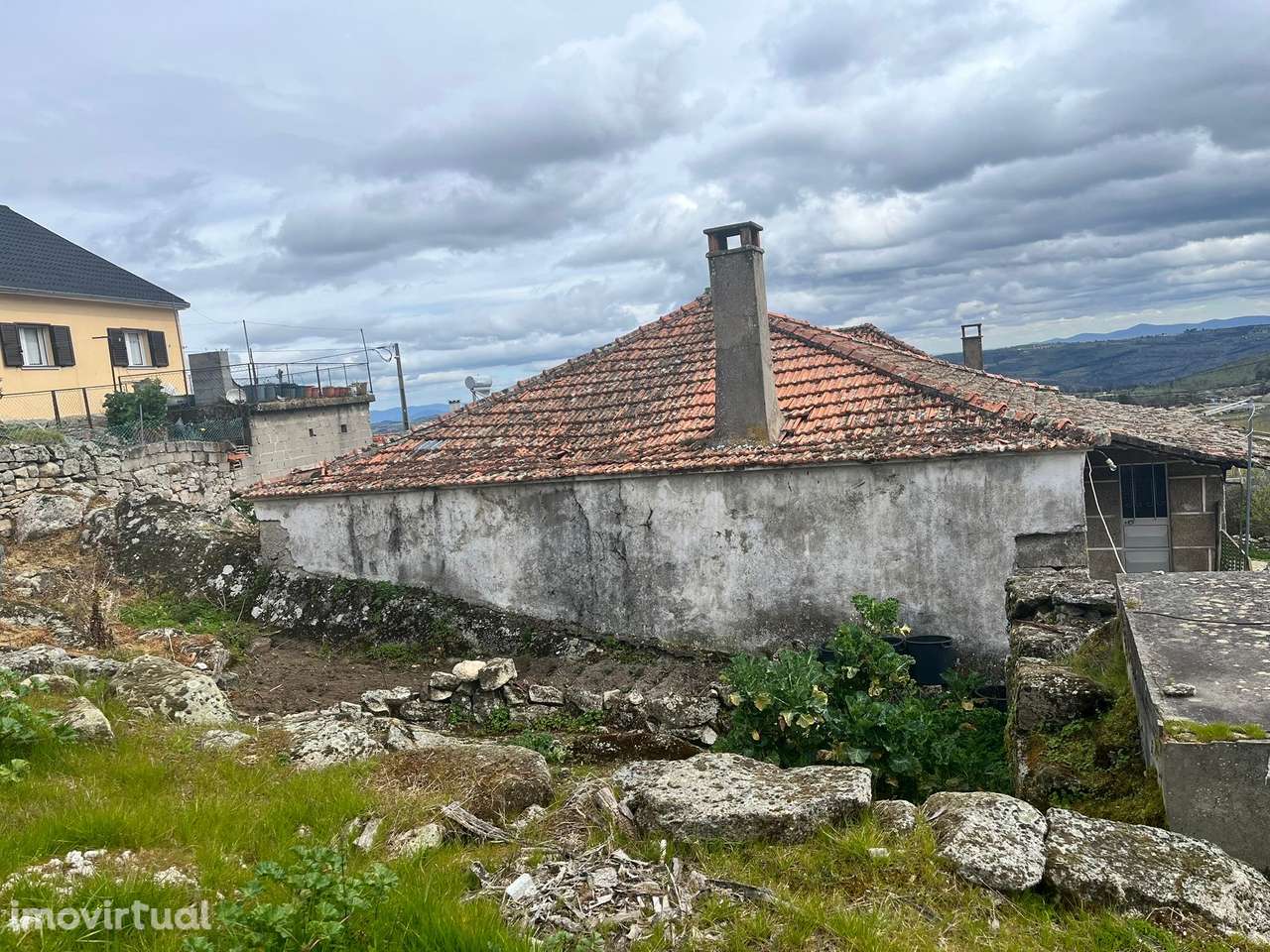 Oportunidade Única - Casa Rústica em Pedra com 600 m2 de Terreno - Grande imagem: 4/11