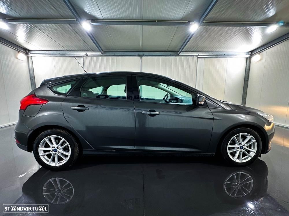 Ford Focus 1.6 TDCi Titanium — fotografia 11