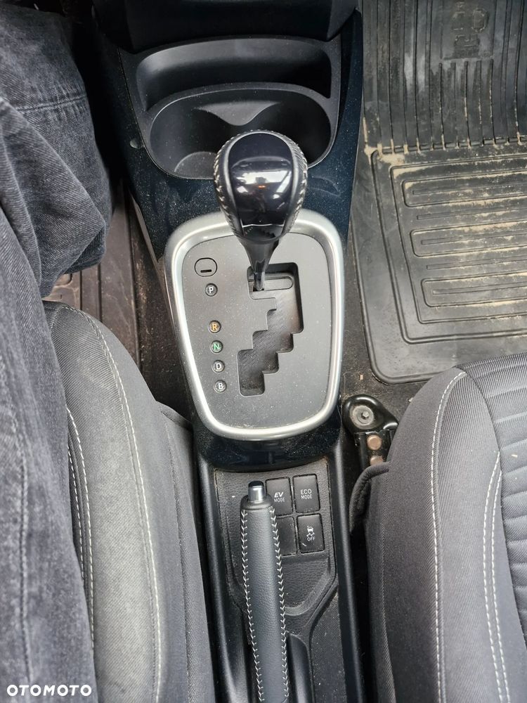 Toyota Yaris Hybrid 100 Active EU6 - 13