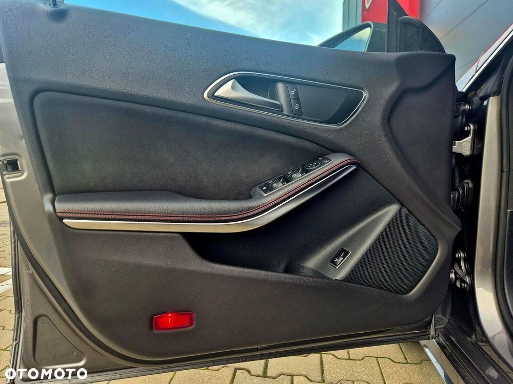Mercedes-Benz CLA 200 7G-DCT AMG Line - 8