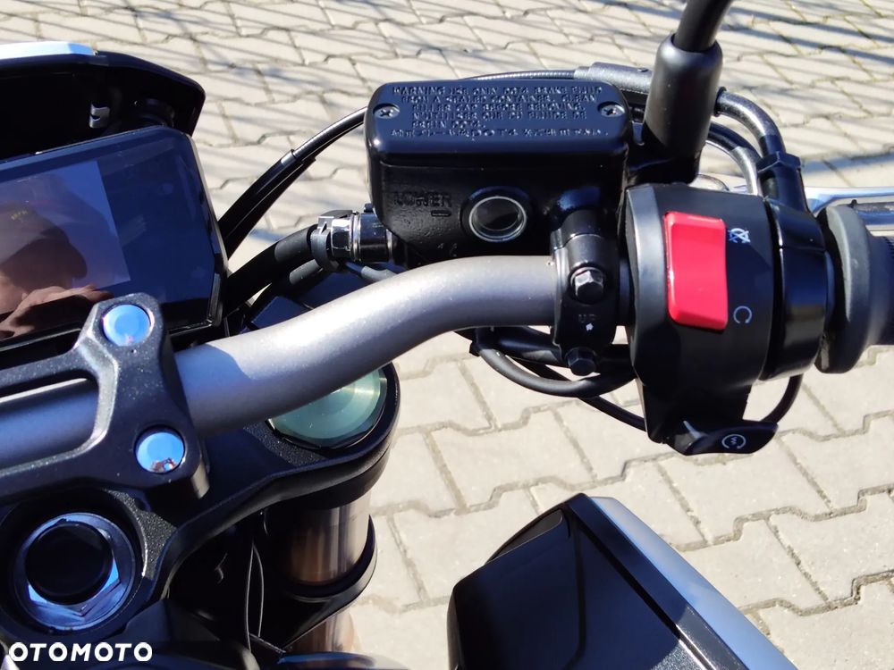 Honda CB - 12