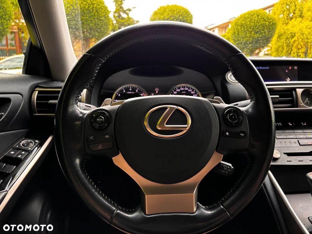 Lexus IS 200t Elite - 10