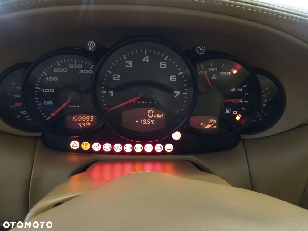 Porsche 911 Carrera 4 - 10