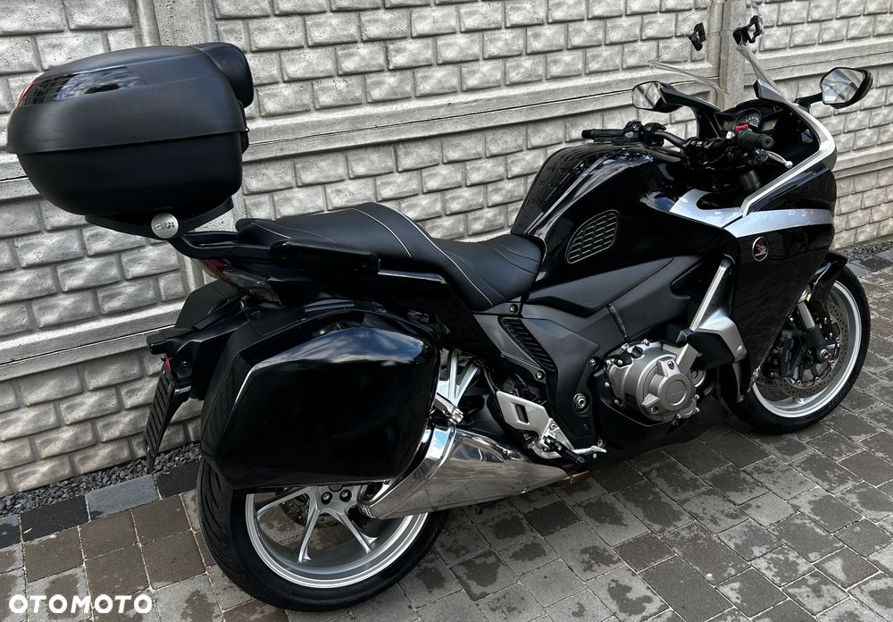 Honda VFR - 3