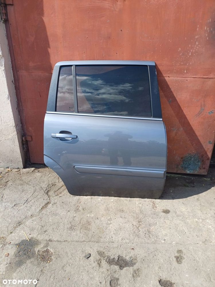 Drzwi prawy tyl OPEL ZAFIRA B Z155