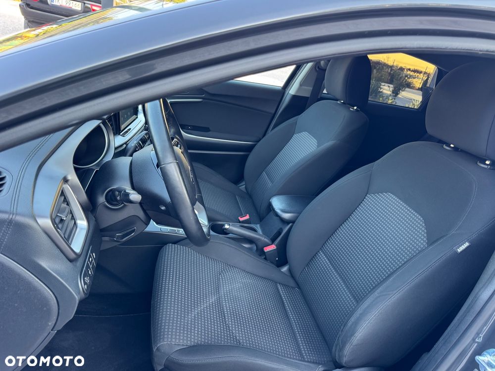 Kia Ceed 1.4 L Business Line Plus - 16