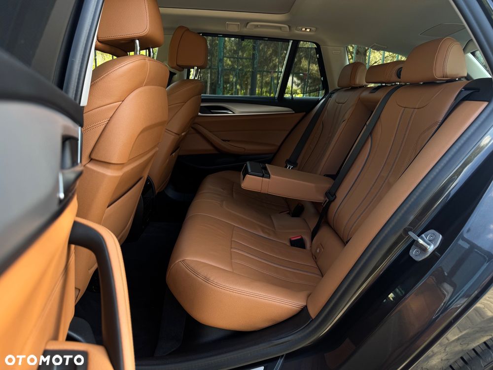 BMW Seria 5 520i Sport Line - 24