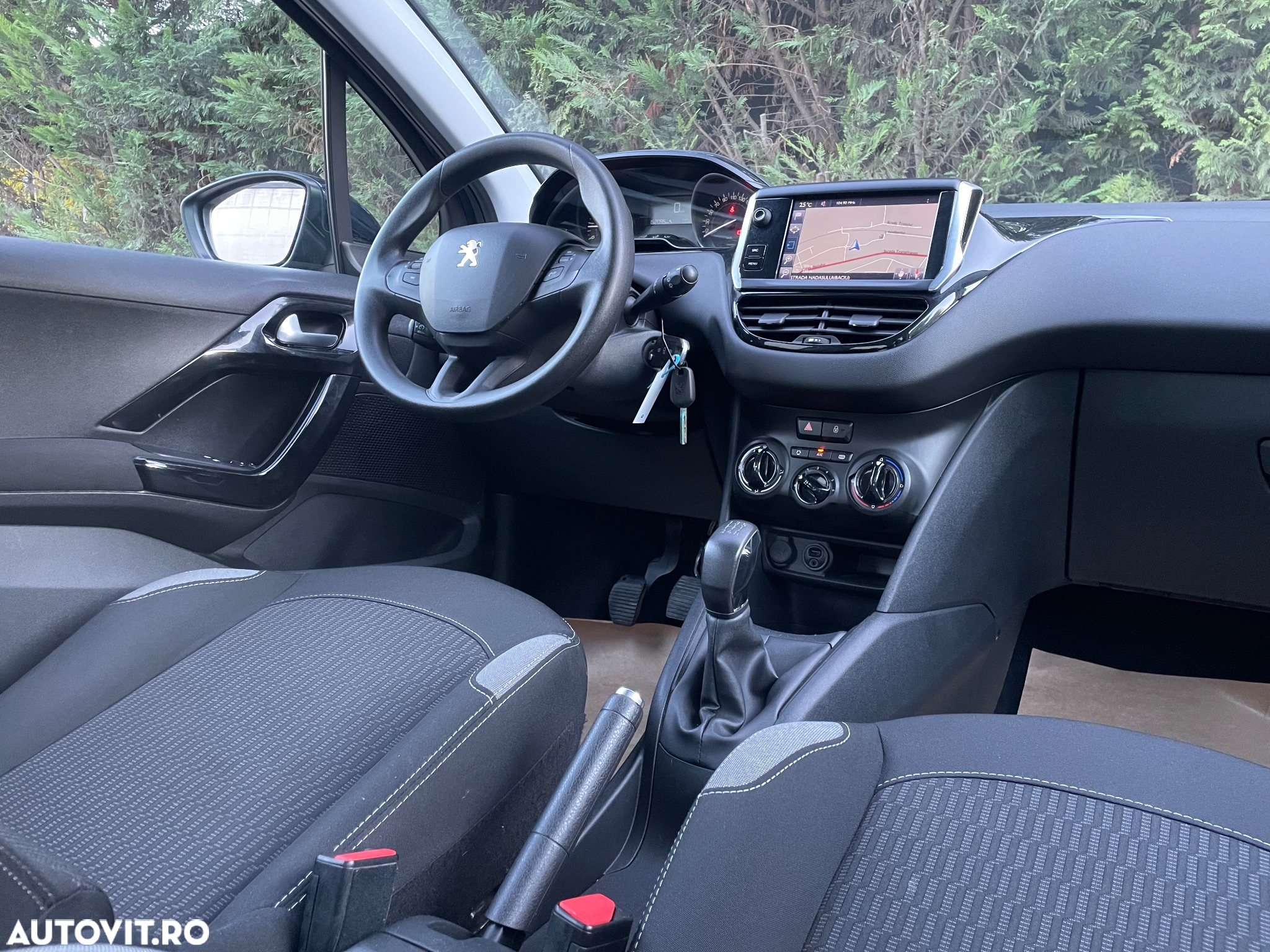 Peugeot 208 1.2 L PureTech STT Allure - 29