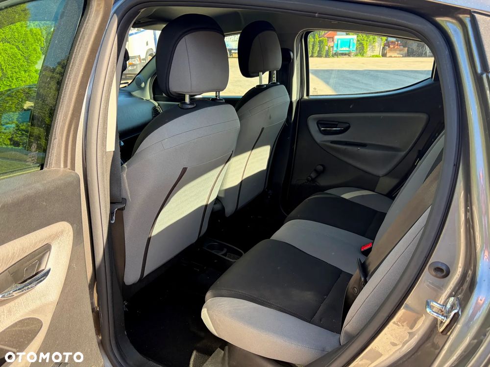 Lancia Ypsilon 1.2 8V Gold - 5