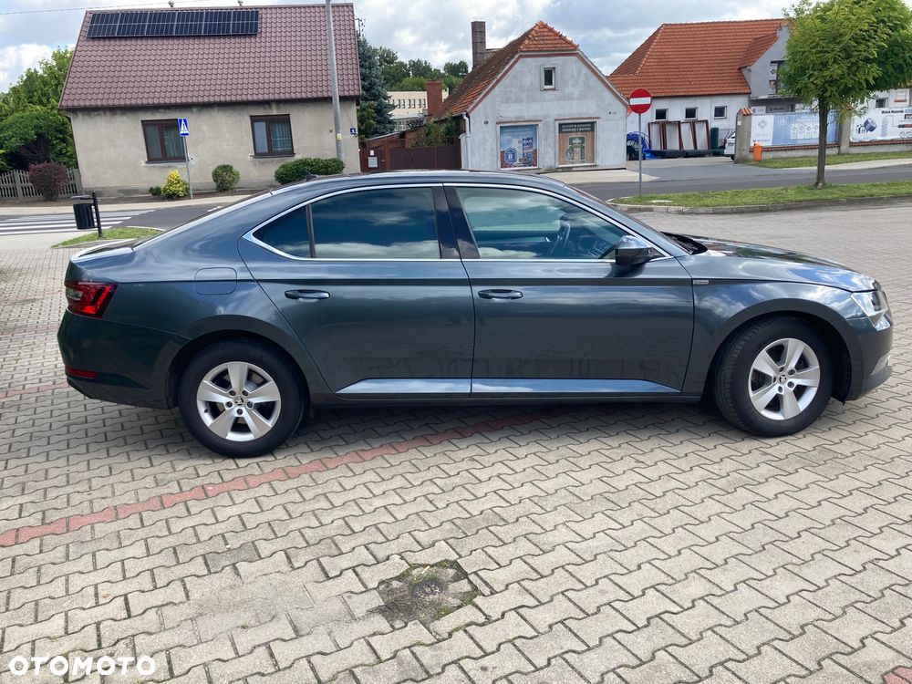 Skoda Superb 2.0 TDI Ambition - 4