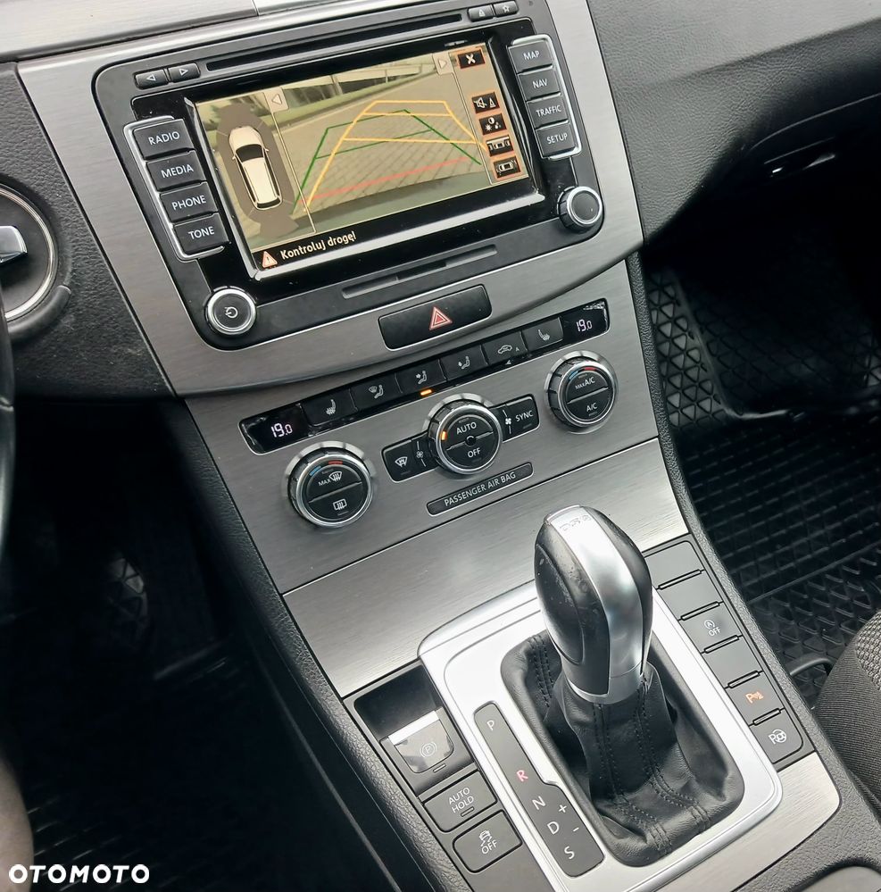 Volkswagen Passat - 25