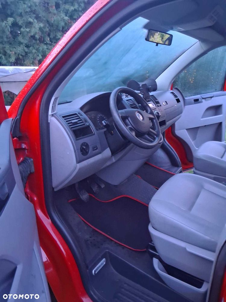 Volkswagen Caravelle - 5