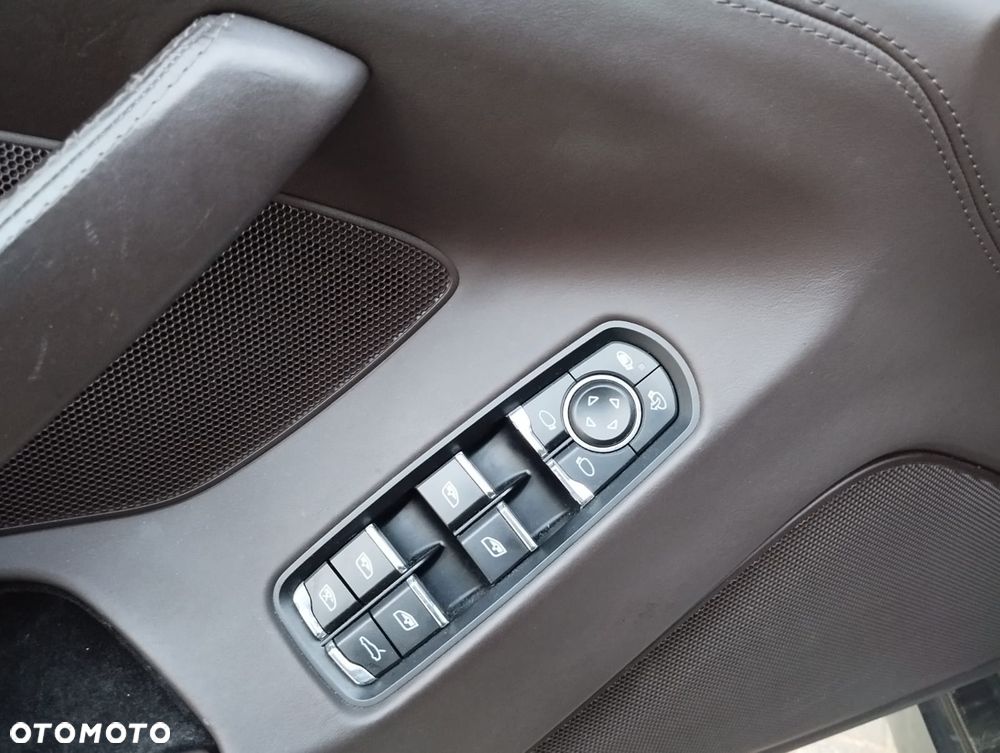 Porsche Panamera - 27