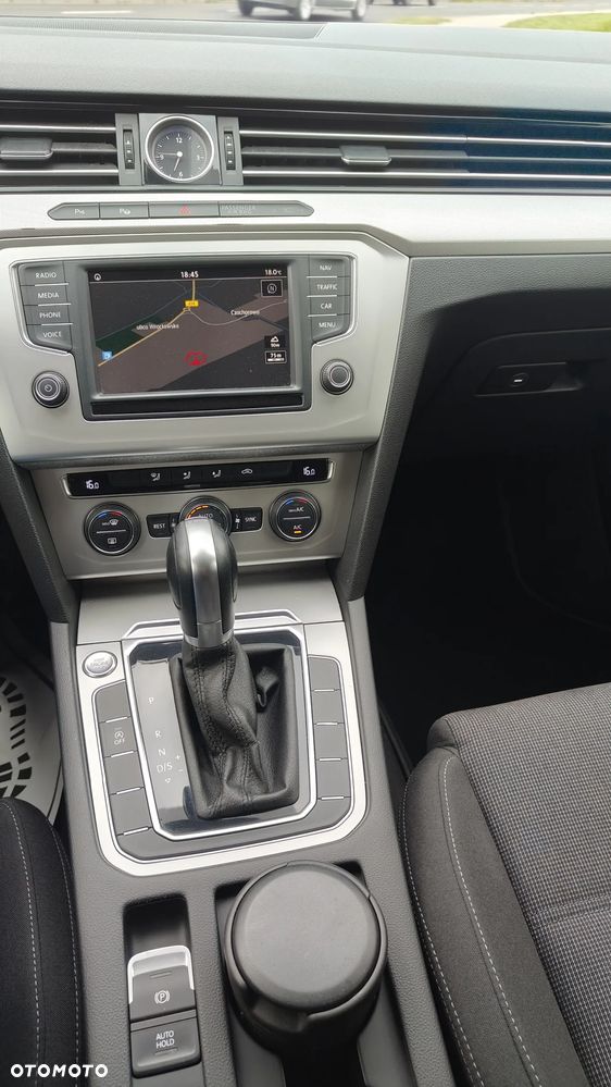 Volkswagen Passat 1.6 TDI (BlueMotion Technology) DSG Comfortline - 9