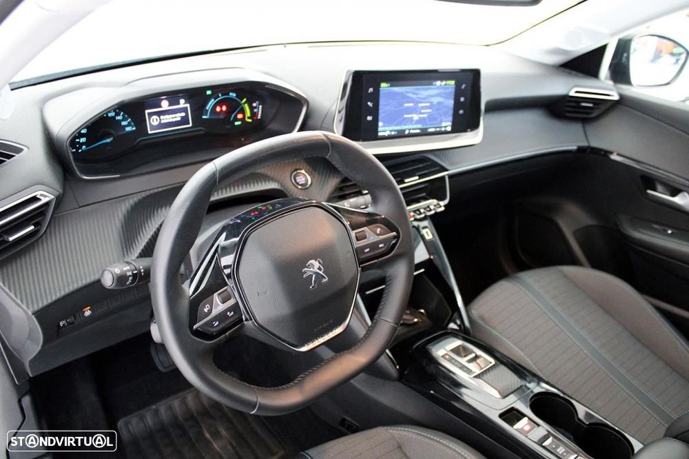 Peugeot e-208 Allure - 11