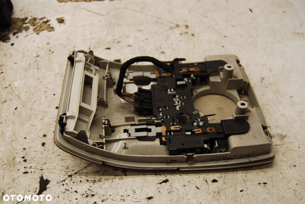 LAMPKA PODSUFITKI KABINY 8E0947135A 8E0947135E  AUDI A4 B6 B7 8E0947135 SEAT EXEO - 3