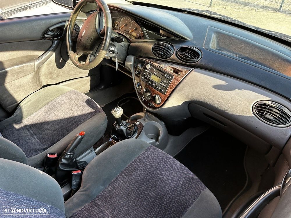 Ford Focus 1.6 Ghia - 10