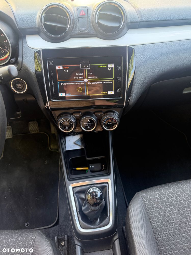 Suzuki Swift 1.0 T Premium Plus - 12