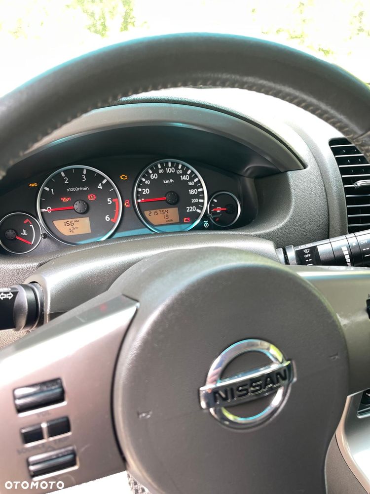 Nissan Pathfinder 2.5 dCi SE - 10