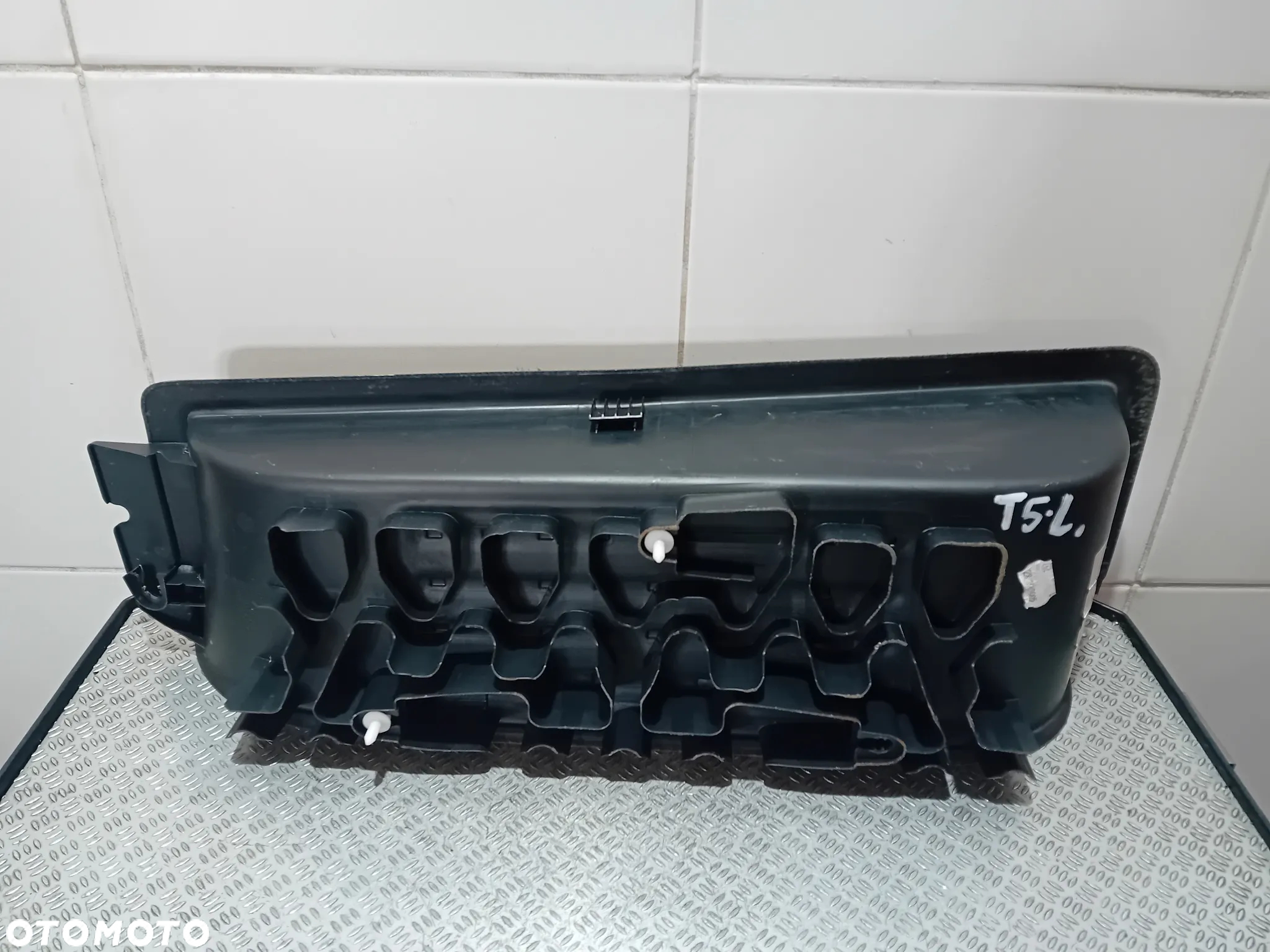 stopień progu lewy przód VW T5 2008 7H0863735A - 2