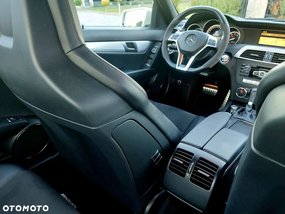 Mercedes-Benz Klasa C 63 AMG AMG SPEEDSHIFT MCT AMG Performance Package - 13