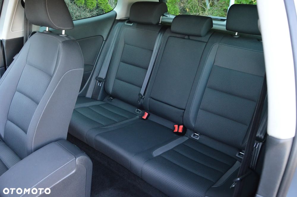 Volkswagen Golf - 33
