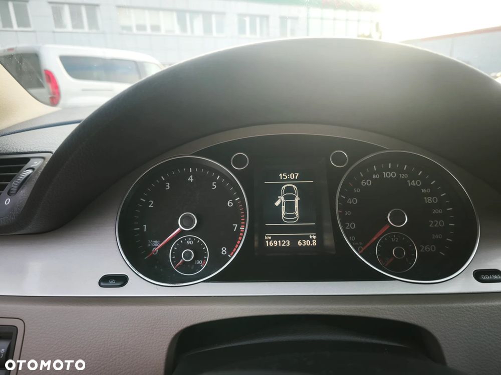 Volkswagen Passat 1.8 TSI Comfortline - 2